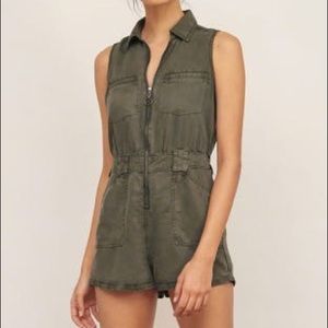 💸 Comfy army green romper
